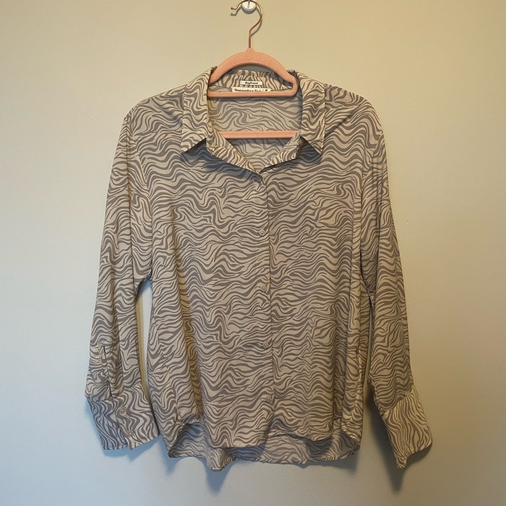 Abercrombie & Fitch Wavy Pattern Button-Up Shirt - NWOT - Size M